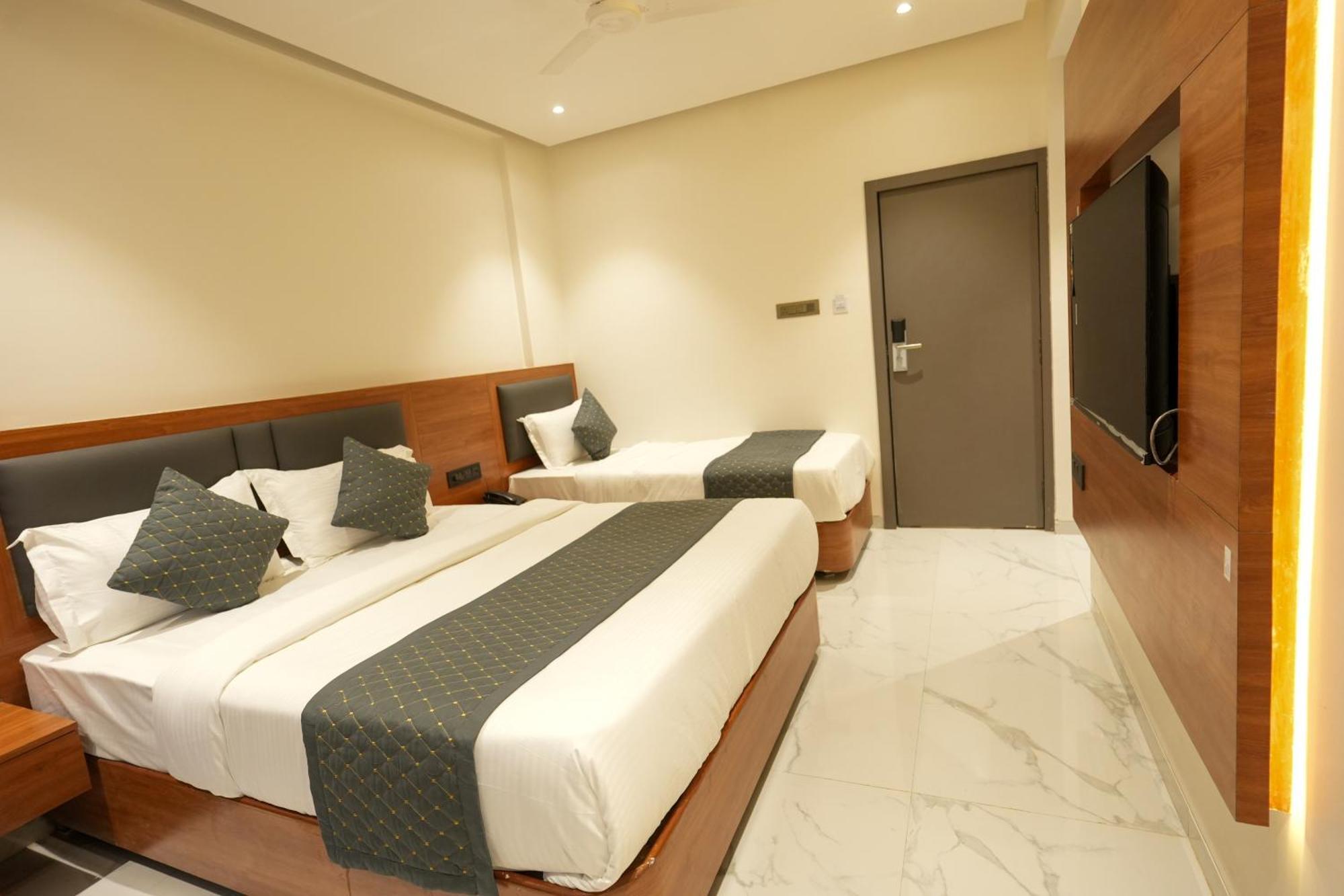 Hotel Sai Kamal Shirdi Ngoại thất bức ảnh