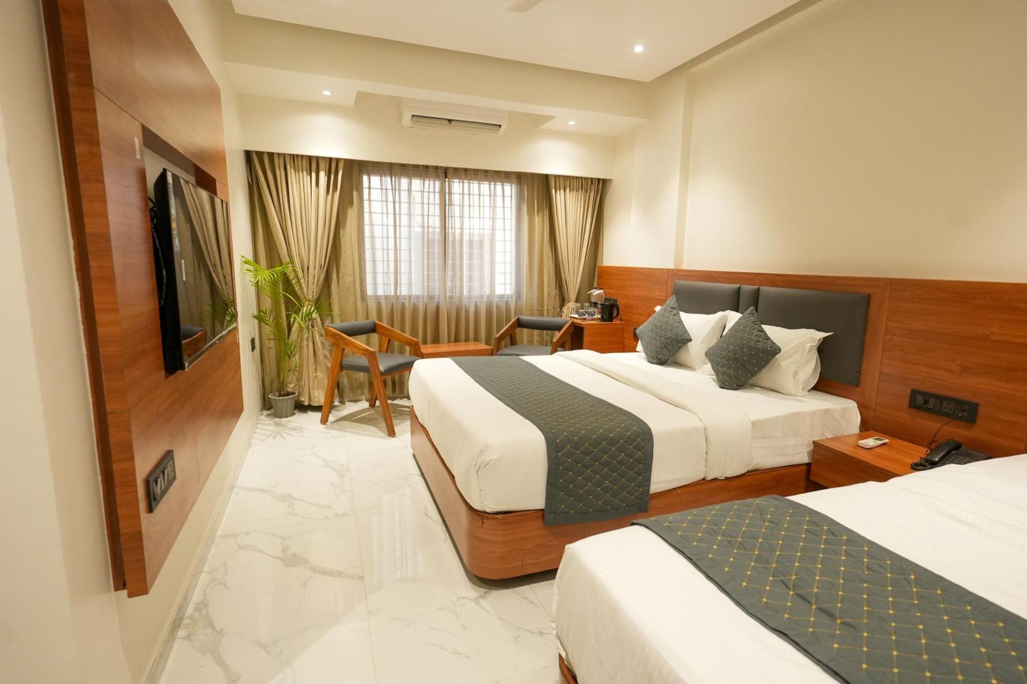Hotel Sai Kamal Shirdi Ngoại thất bức ảnh